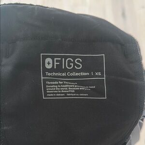 FIGS Black Technical Collection Top